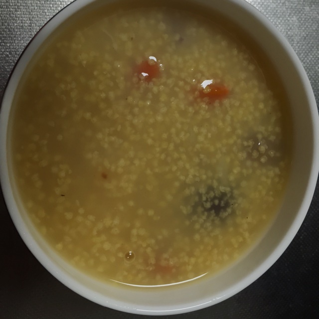 小米桂圆红枣枸杞粥