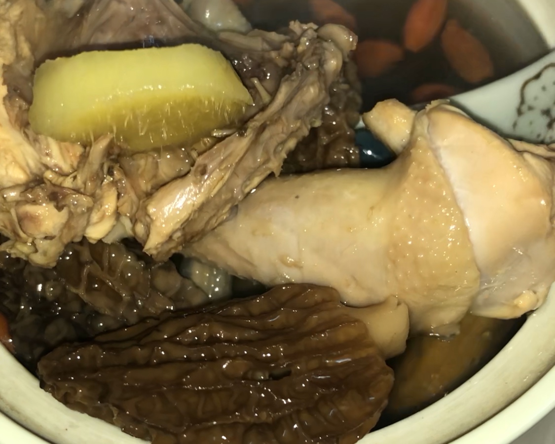 鸽子羊肚菌汤的做法