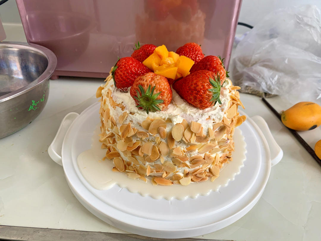 6寸草莓奶油生日蛋糕