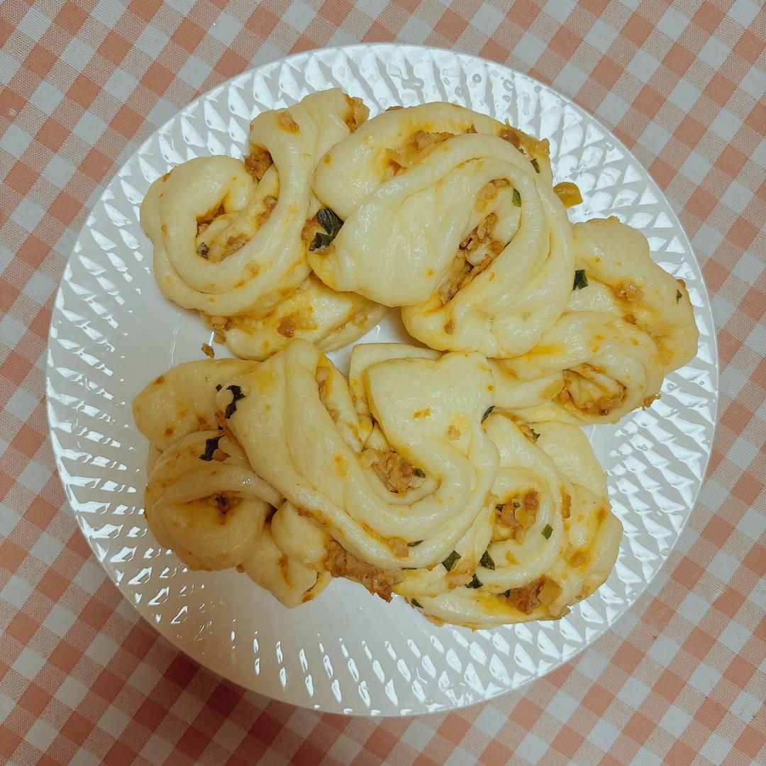 葱香肉花卷