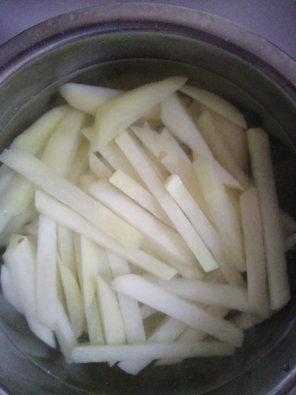 炸土豆条的做法 步骤2