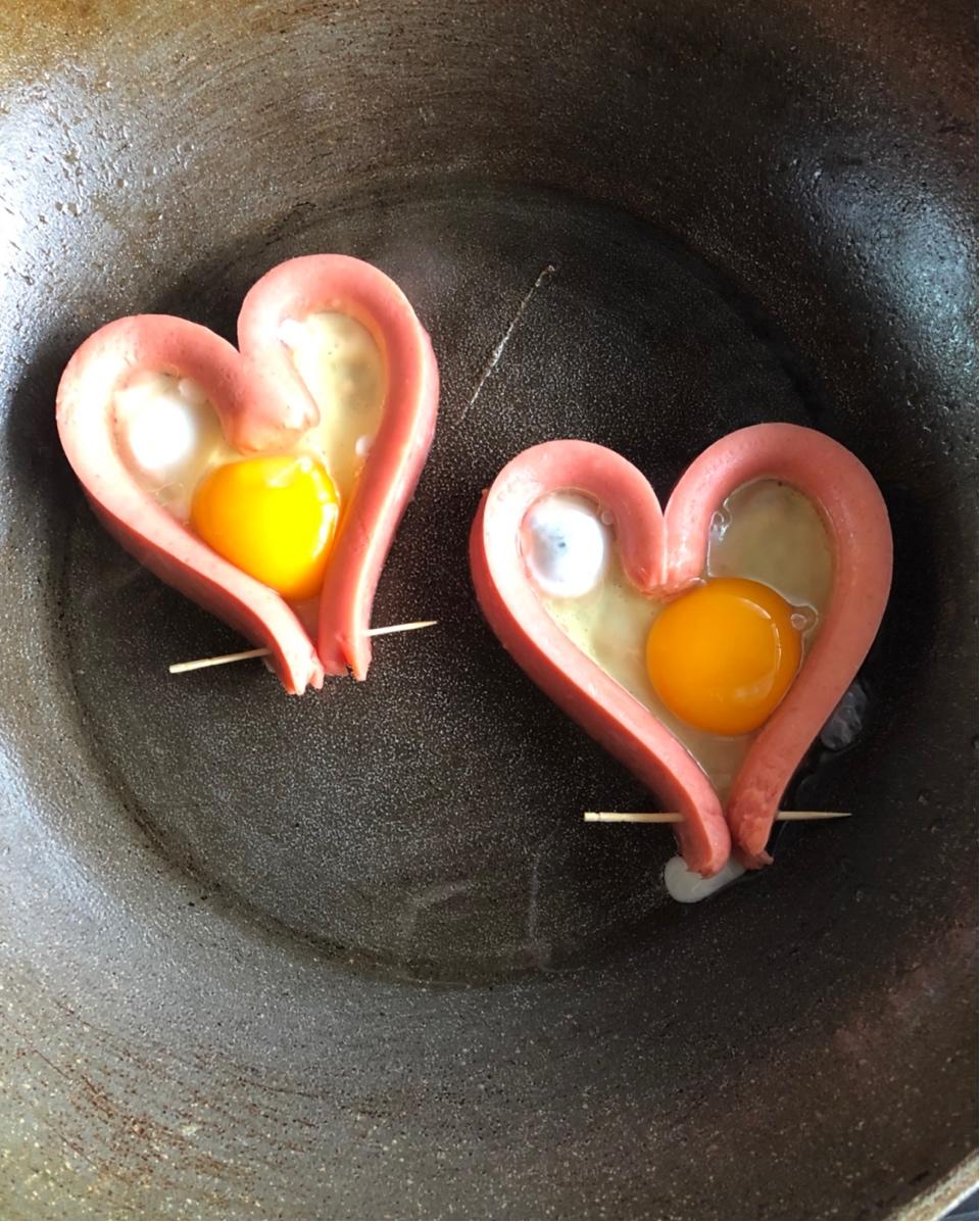火腿肠爱心煎蛋