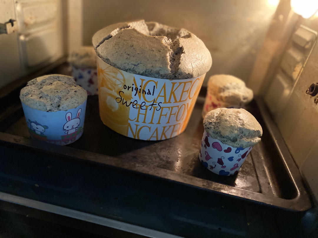 养生黑芝麻戚风蛋糕