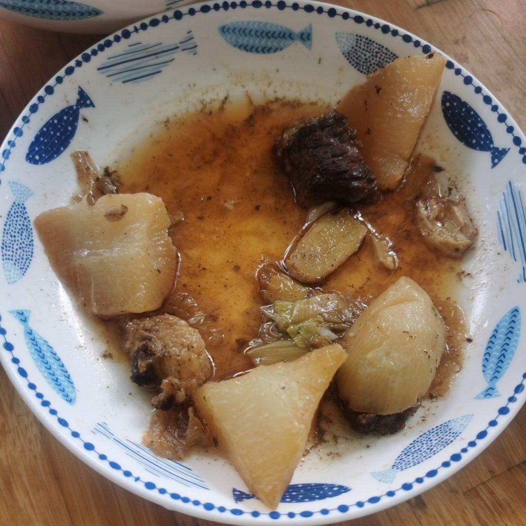 萝卜焖牛腩 （好吃得可以摆摊了）