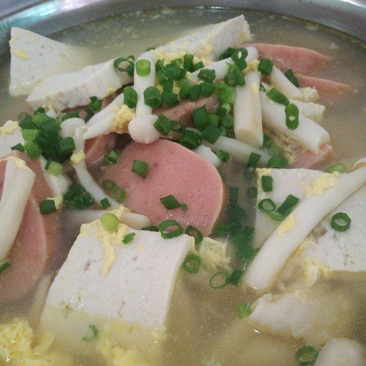 鲜掉眉毛的菌菇豆腐汤