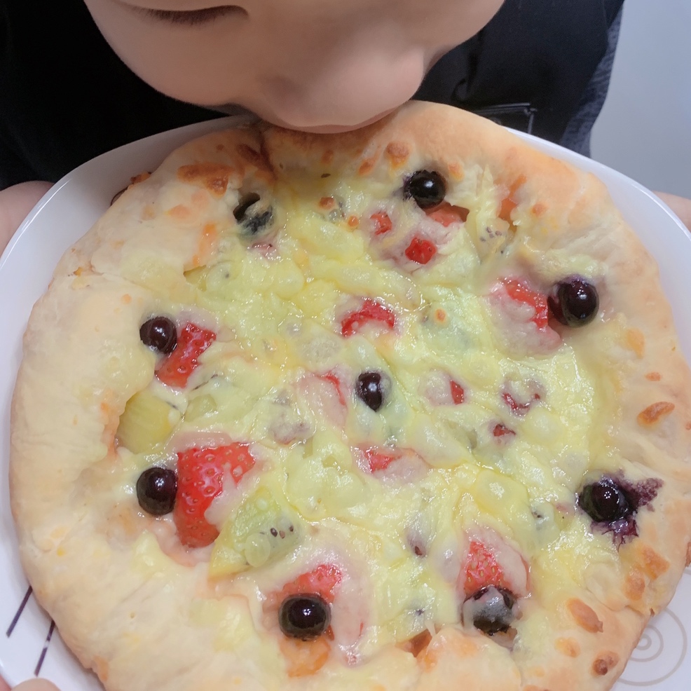 黄金红薯边の                        缤纷水果披萨的做法 步骤13