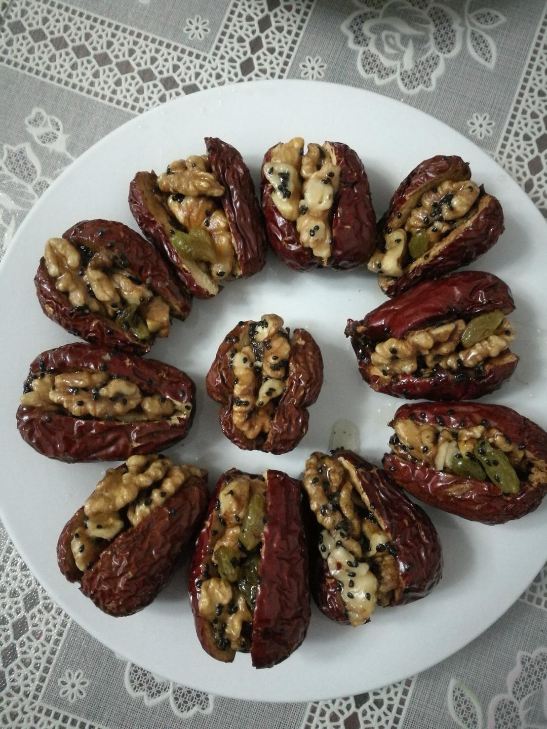 慢工手作枣夹琥珀核桃