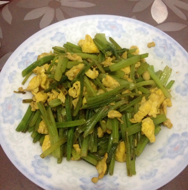 芹菜炒鸡蛋