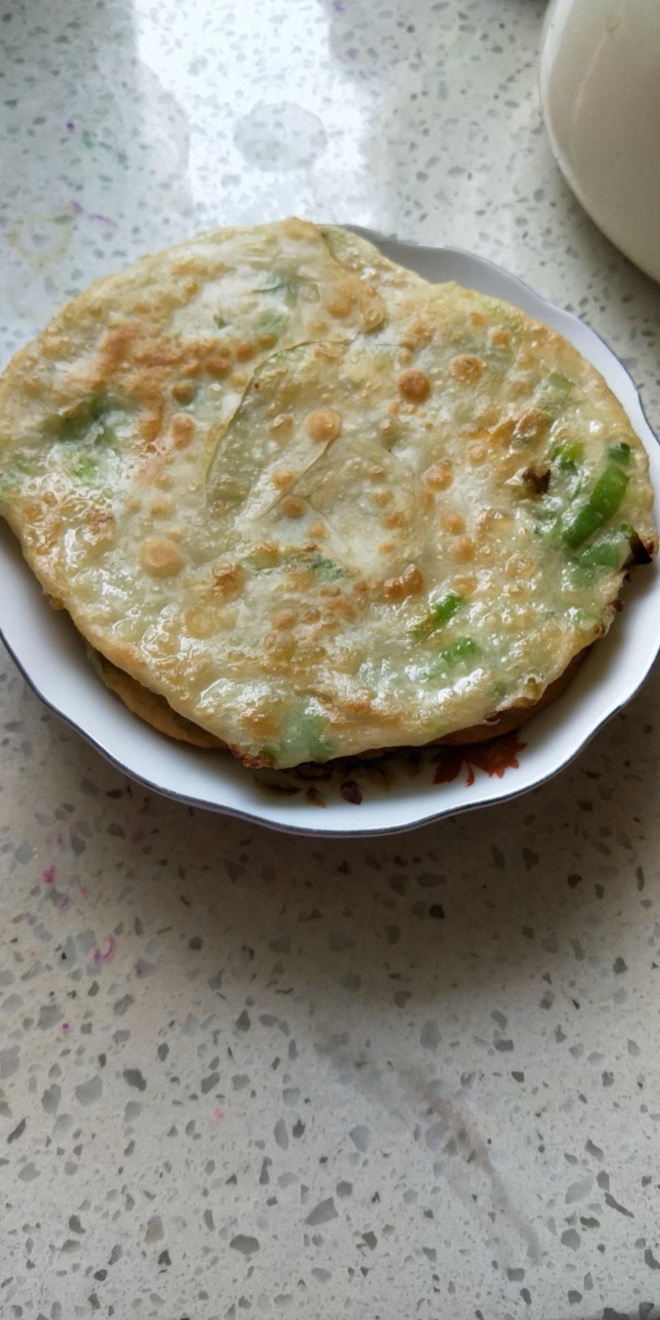 凉了也不硬的分层葱花饼（适合新手厨娘哦！动图图解！）