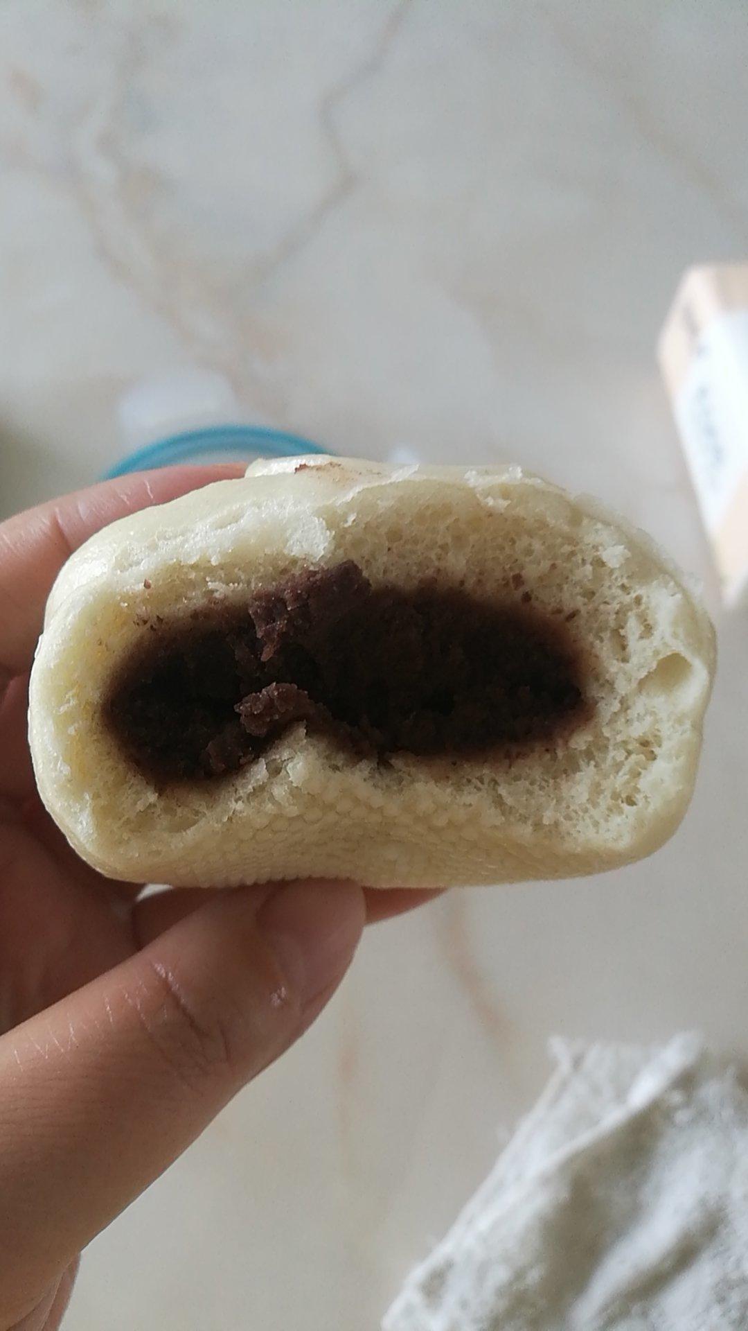 暄软可口的豆沙包