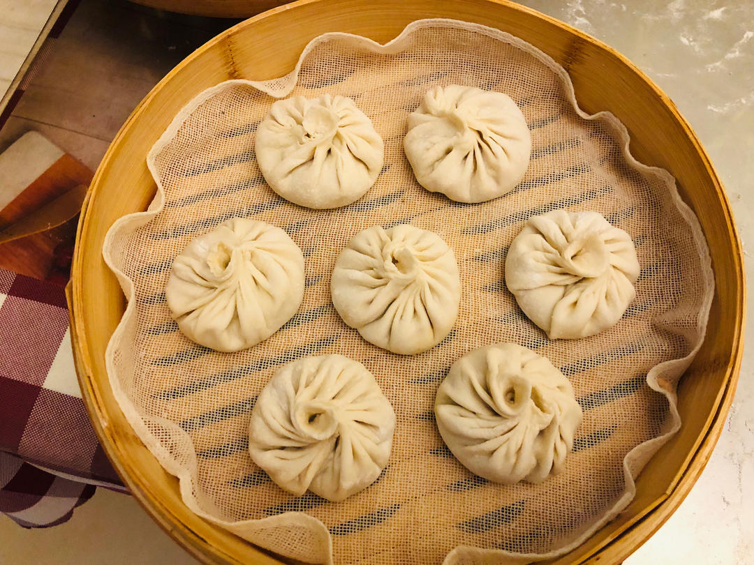 不用熬皮冻也能灌汤的小笼包