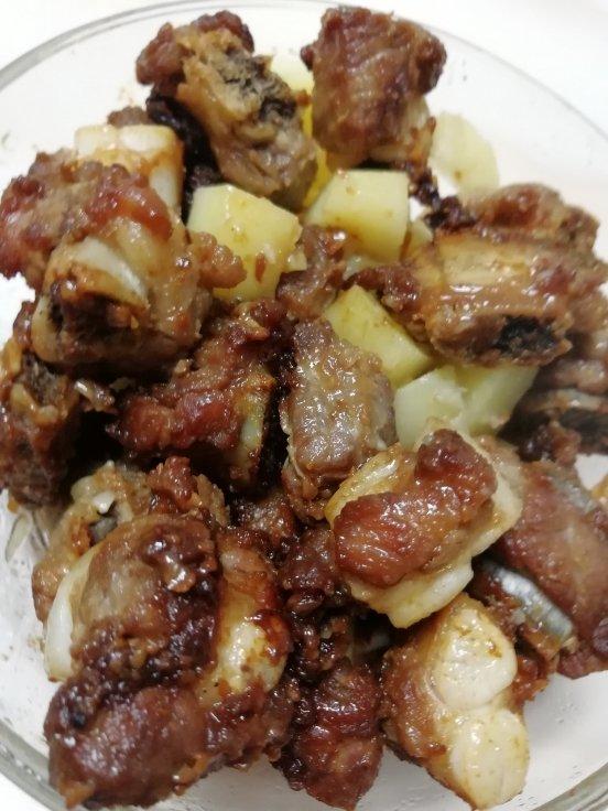 香酥排骨蒸土豆