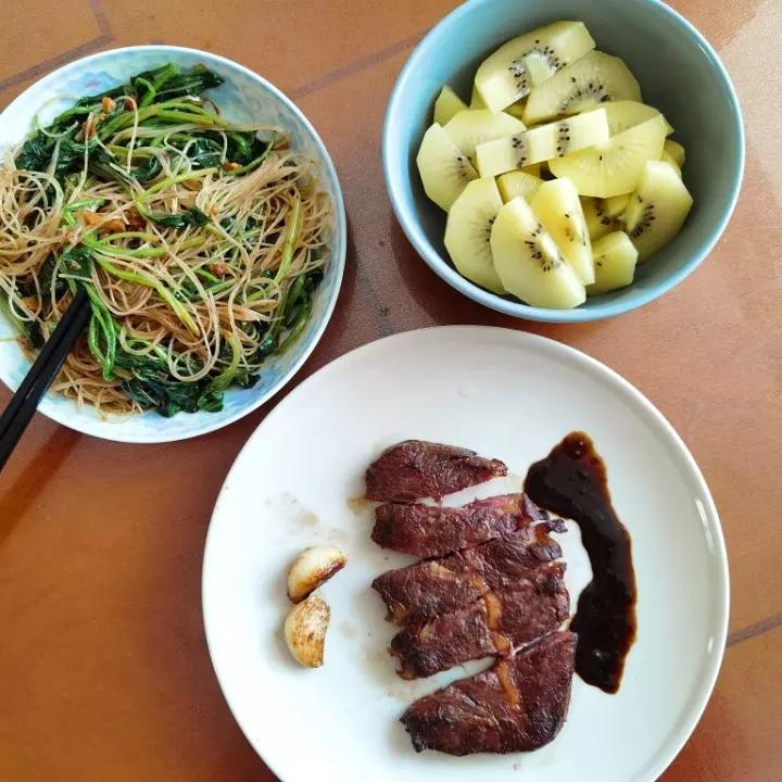 万能凉拌菜料汁（凉拌菠菜粉丝）