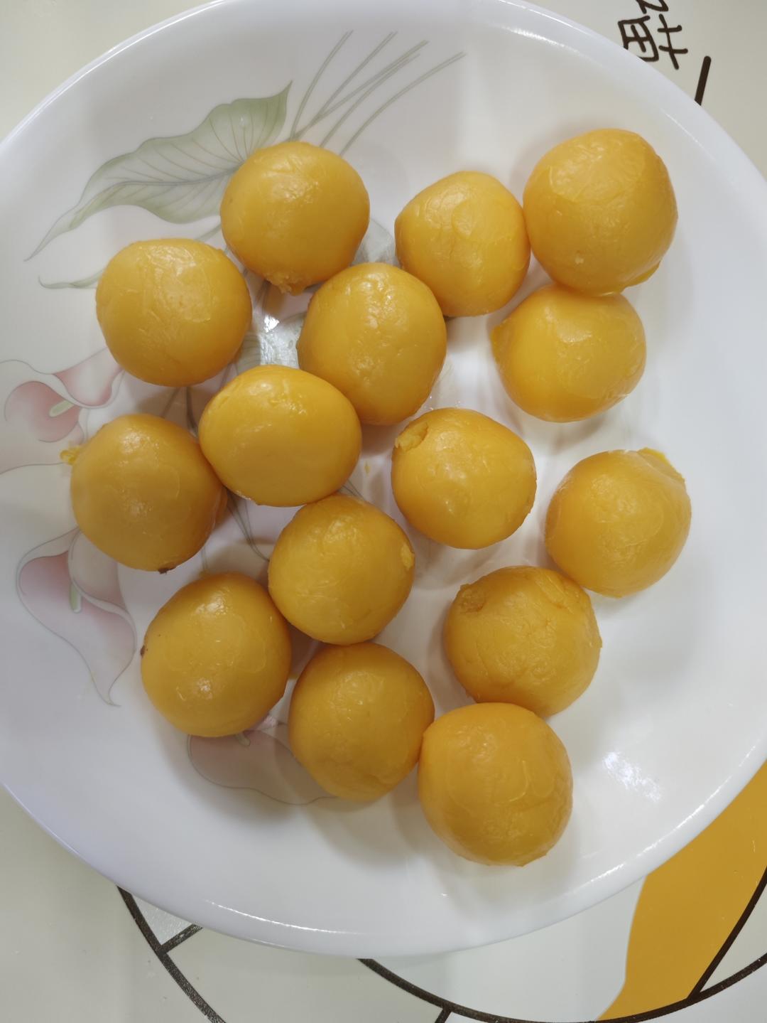 敲好吃的奶黄馅