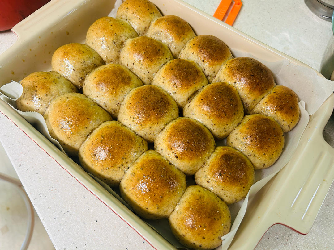 波兰种奇亚籽全麦小餐包！会拉丝的全麦面包！