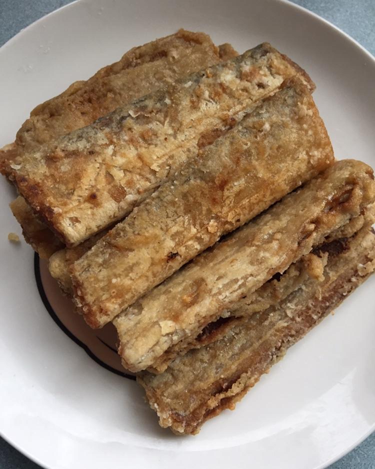 纷繁做的干炸带鱼