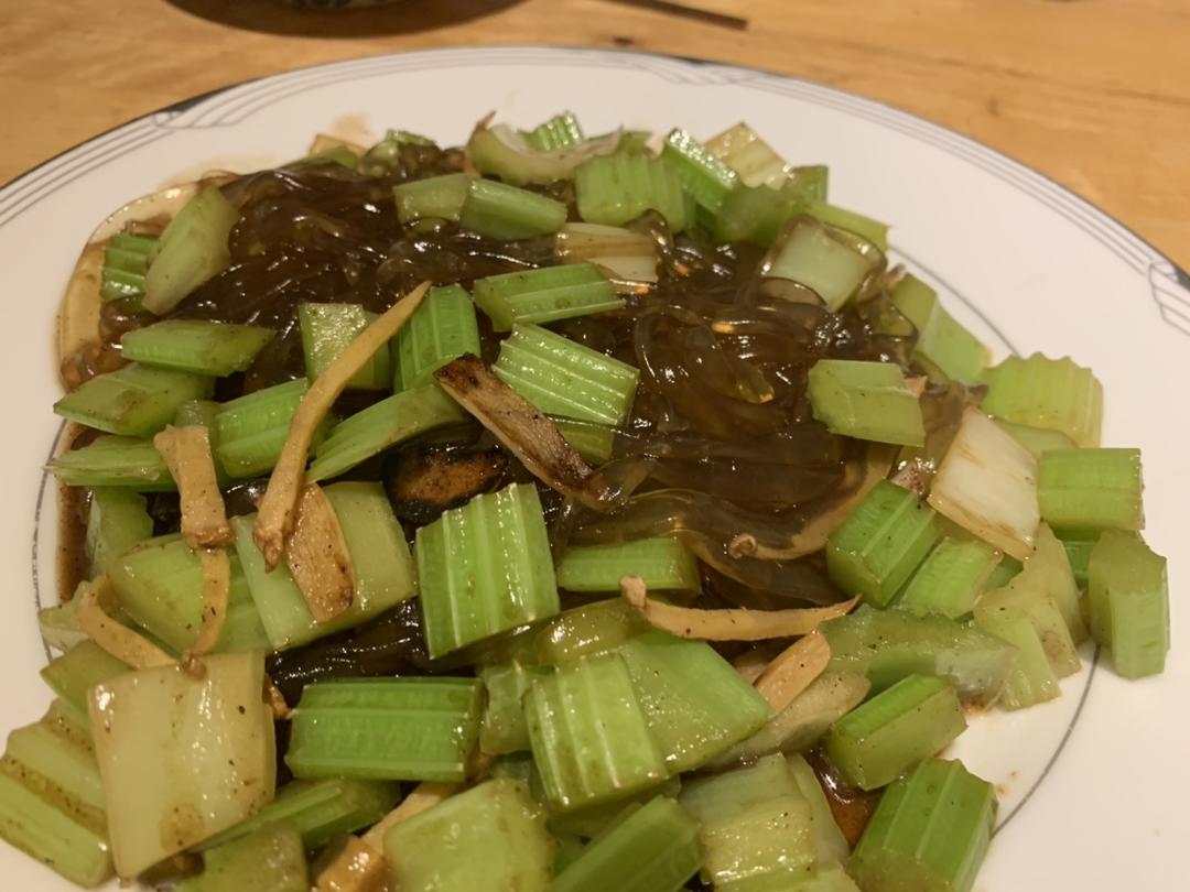 芹菜炒粉条