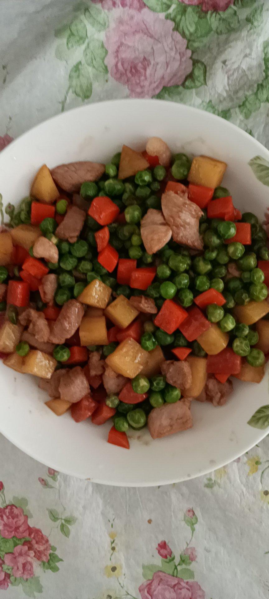 wu_chm做的炒四丁(肉丁,豌豆,胡萝卜丁,玉米粒)
