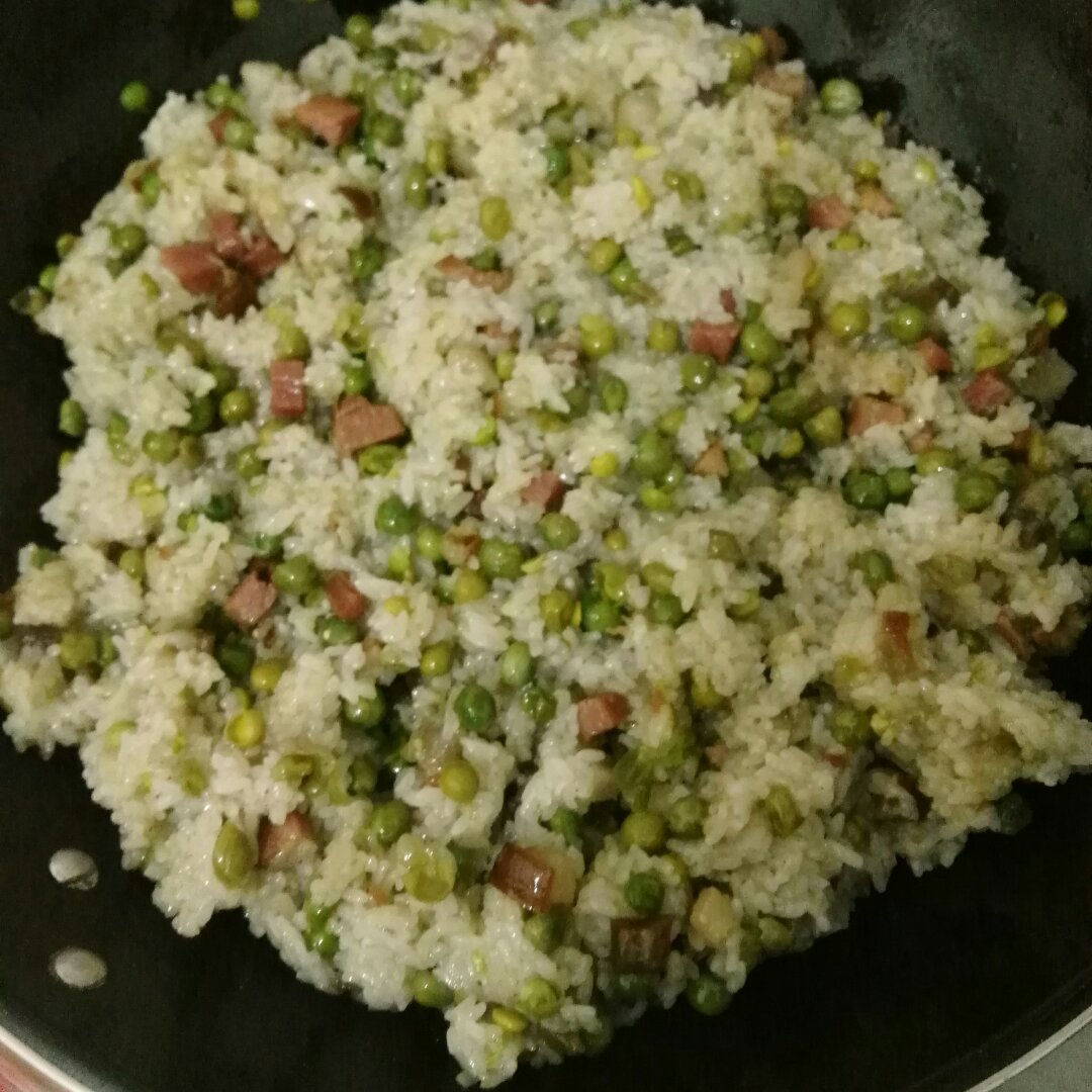 手机用户7717uxo5做的豌豆腊肉蒸糯米饭