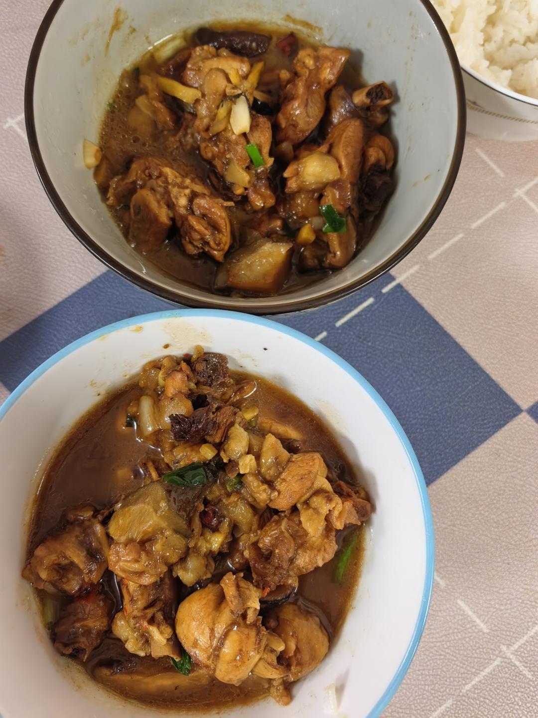 厨师长教你：“黄焖鸡”的家常做法，色香味俱佳，汤汁拌饭更是绝
