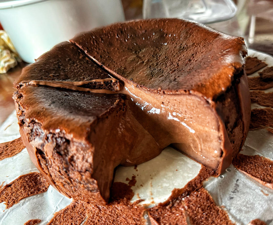 巧克力巴斯克蛋糕