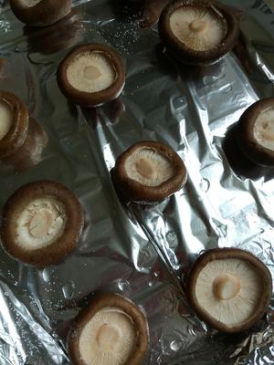 蒜蓉烤香菇的做法 步骤2
