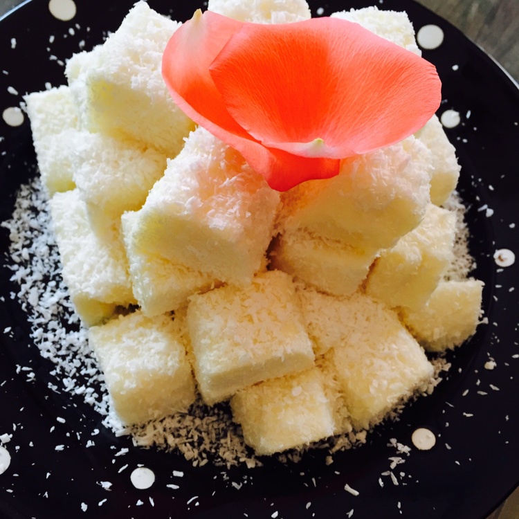 完胜85度C牛奶椰丝小方