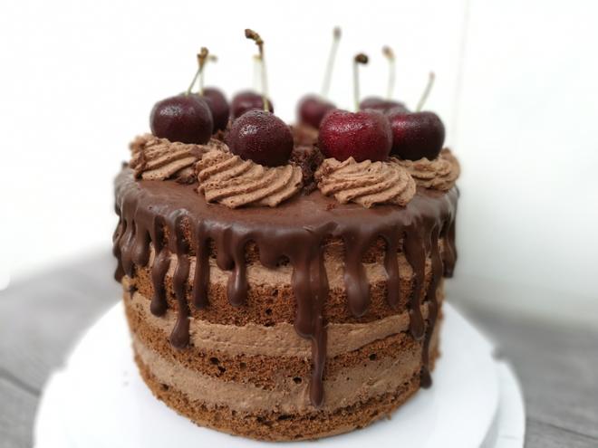 六寸黑森林裸蛋糕（巧克力海绵蛋糕搭巧克力香缇奶油）的做法