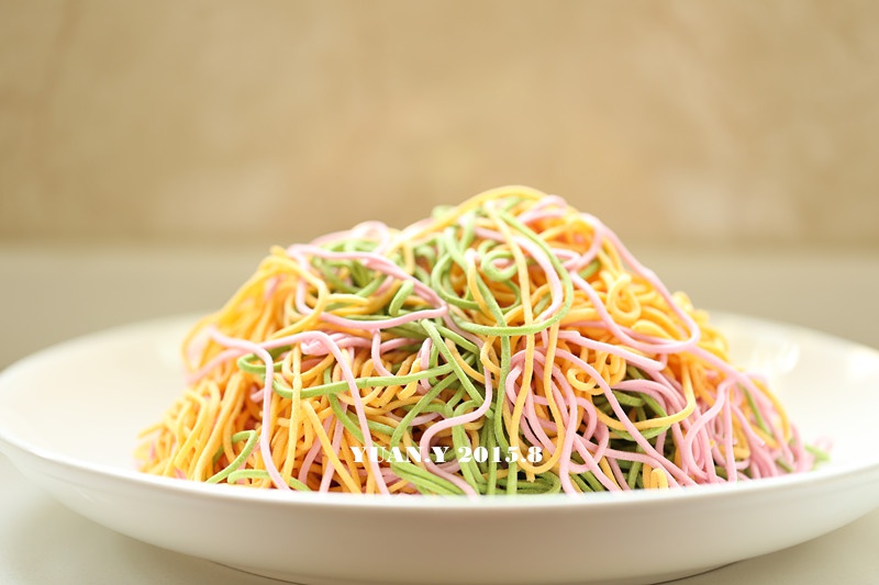 自制纯天然蔬菜汁彩色面条