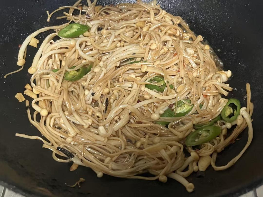 【辣炒金针菇】｜超美味的家常菜做法
