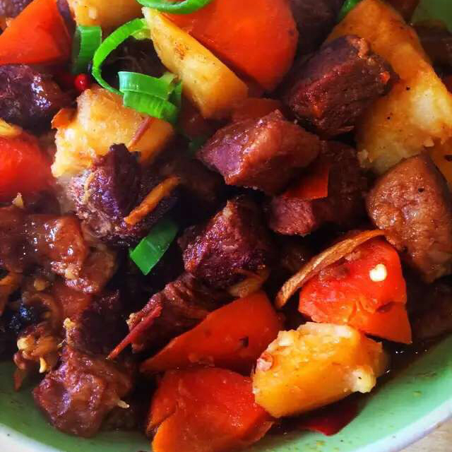 胡萝卜土豆烧牛腩