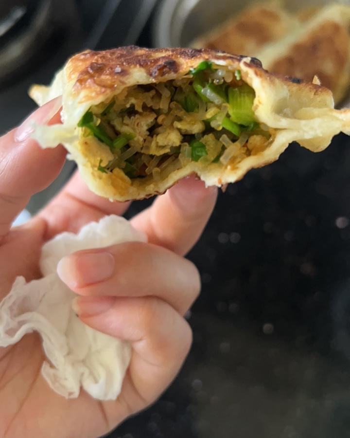 韭菜盒子（虾仁鸡蛋粉丝）