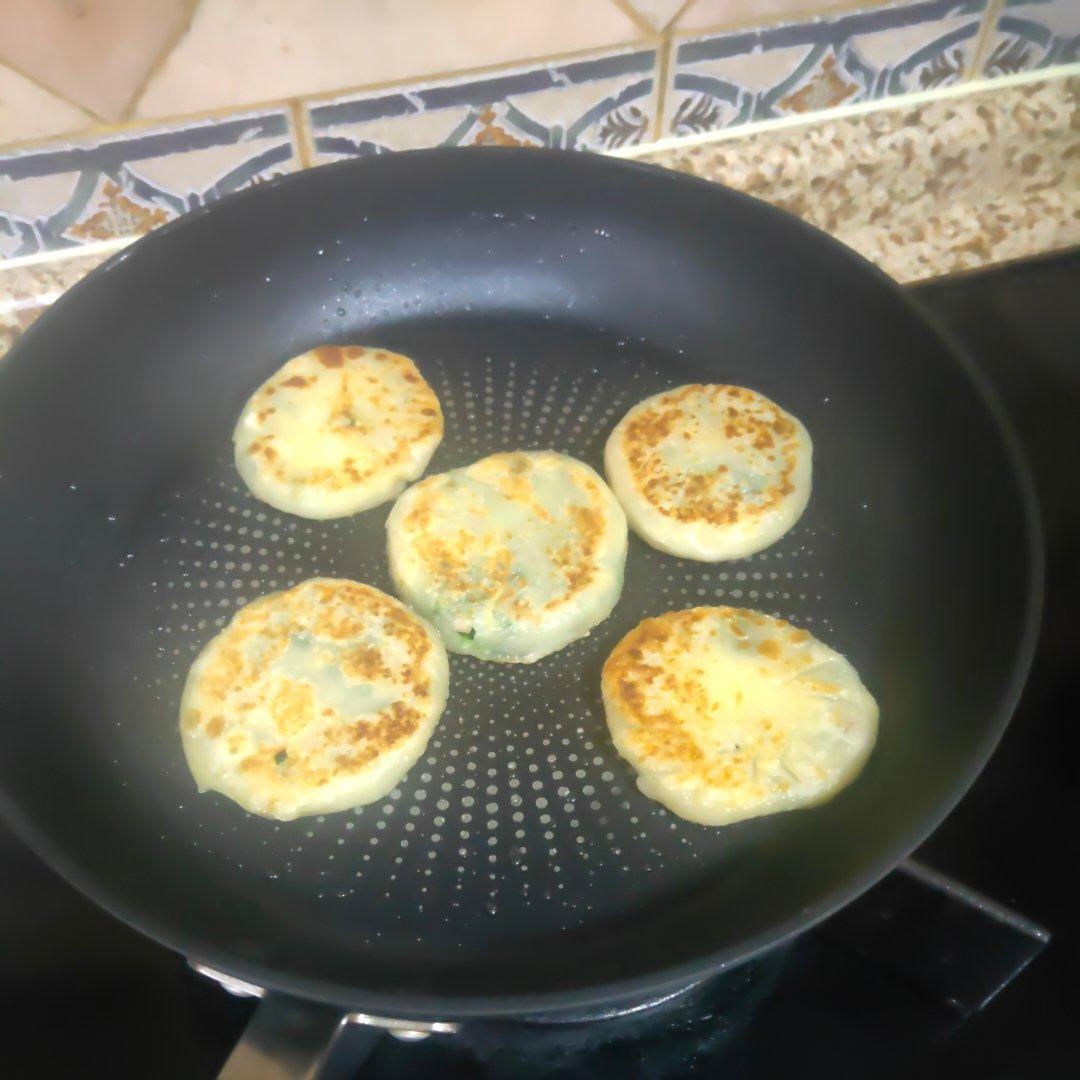 皮薄如纸全烫面韭菜饼