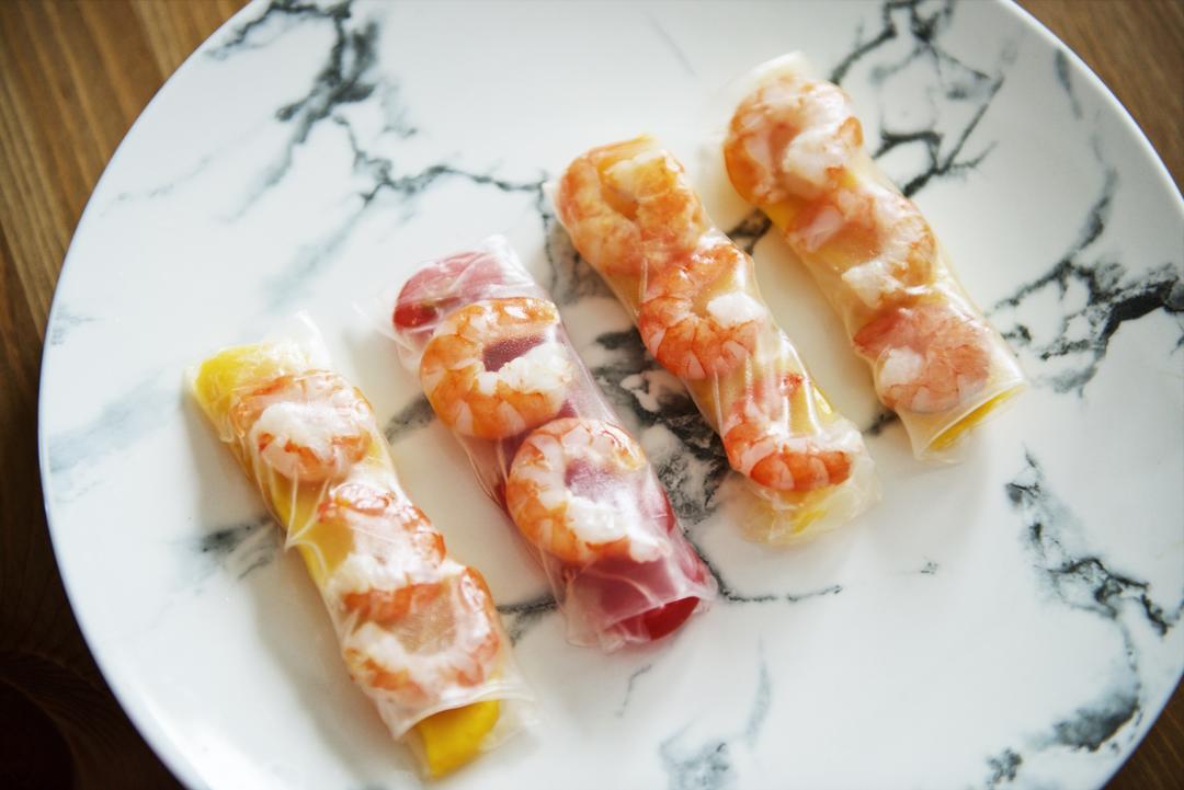 虾仁水果卷的做法