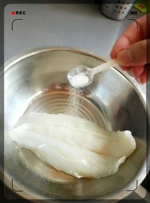 香煎柠檬巴沙鱼柳的做法 步骤4