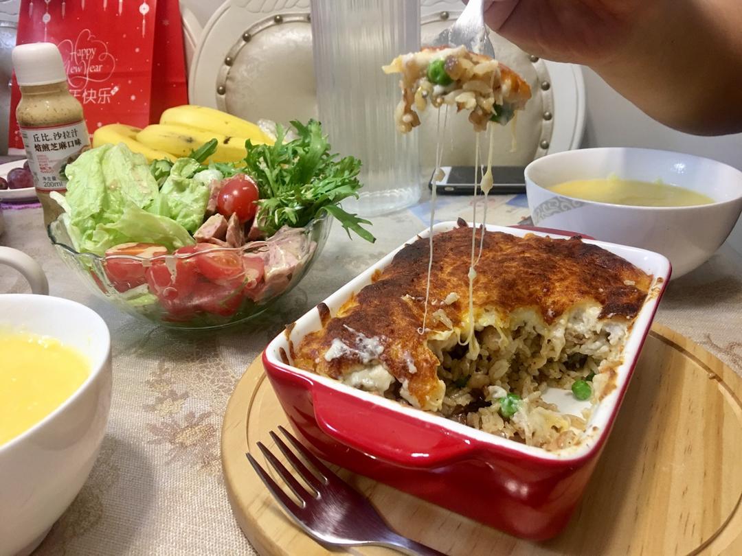 海鲜焗饭 Seafood Fried Rice with Cheesy Topping