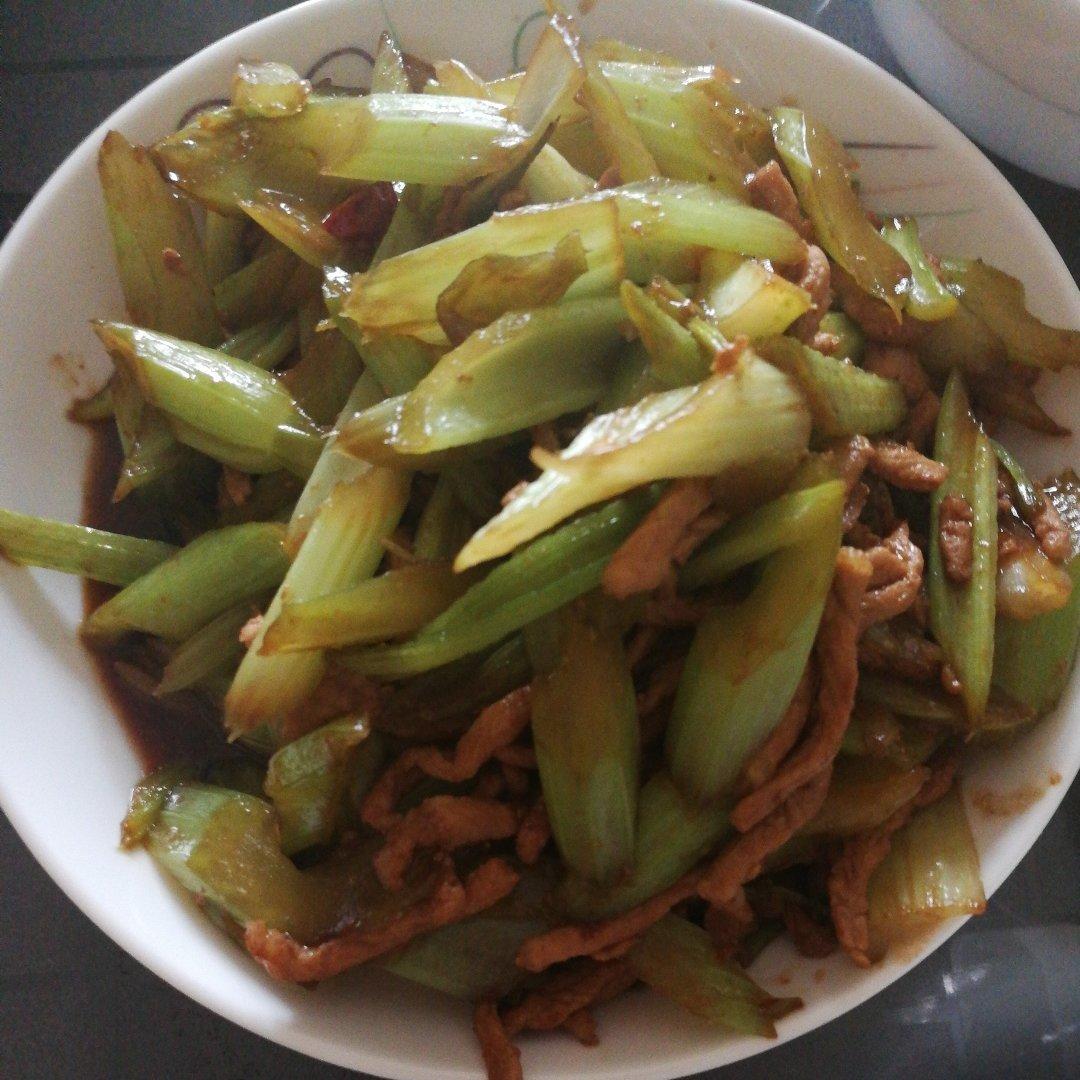 芹菜炒肉