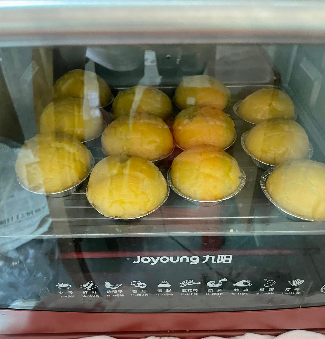 好吃到炸裂的港式菠萝包（附带制作酥皮的小视频）
