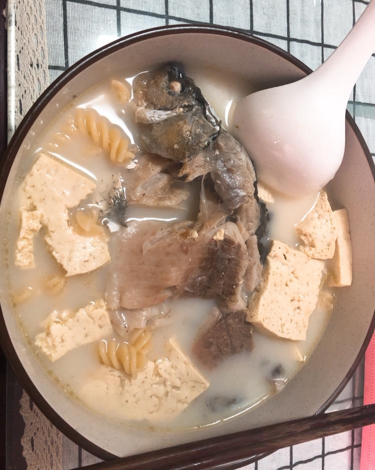 鲫鱼豆腐汤