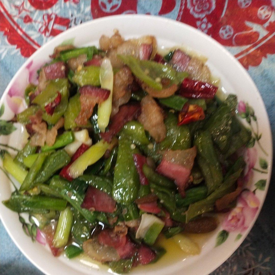 蒜苗炒腊肉