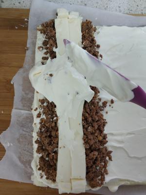 大白兔奶糖蛋糕卷的做法 步骤12
