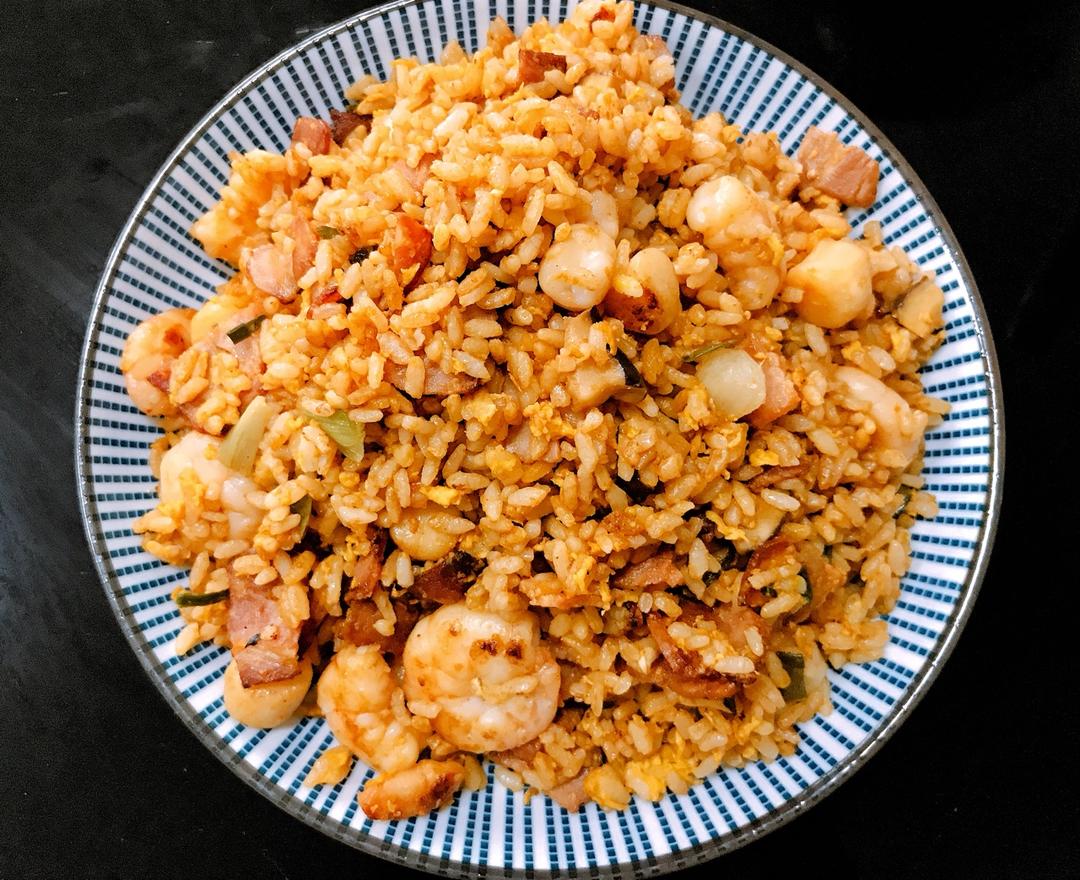 fion-琰做的快手海鲜培根酱油炒饭