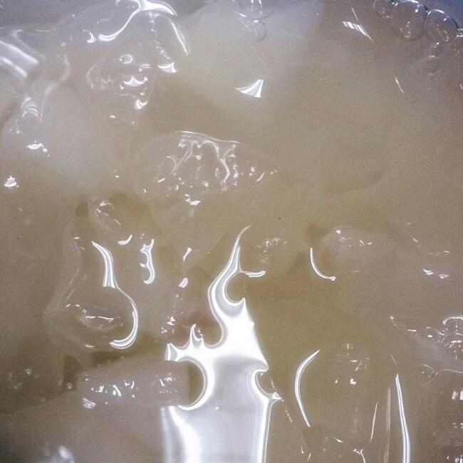 银耳雪梨皂角米甜汤的做法