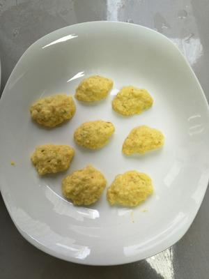豆腐虾泥蛋黄丸子的做法 步骤5