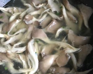 平菇炖豆腐的做法 步骤3