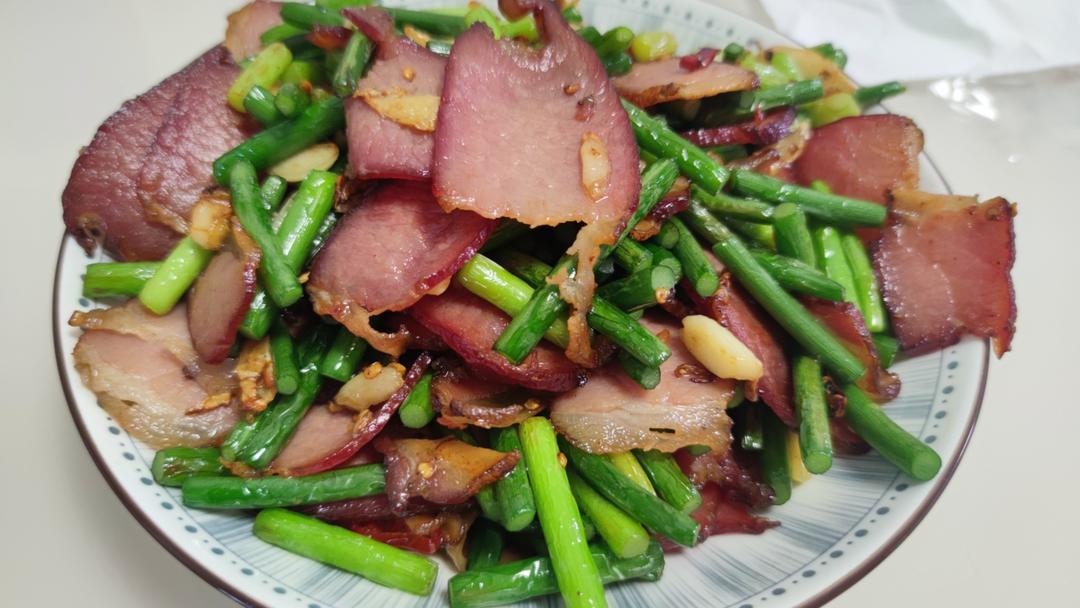 蒜台炒腊肉