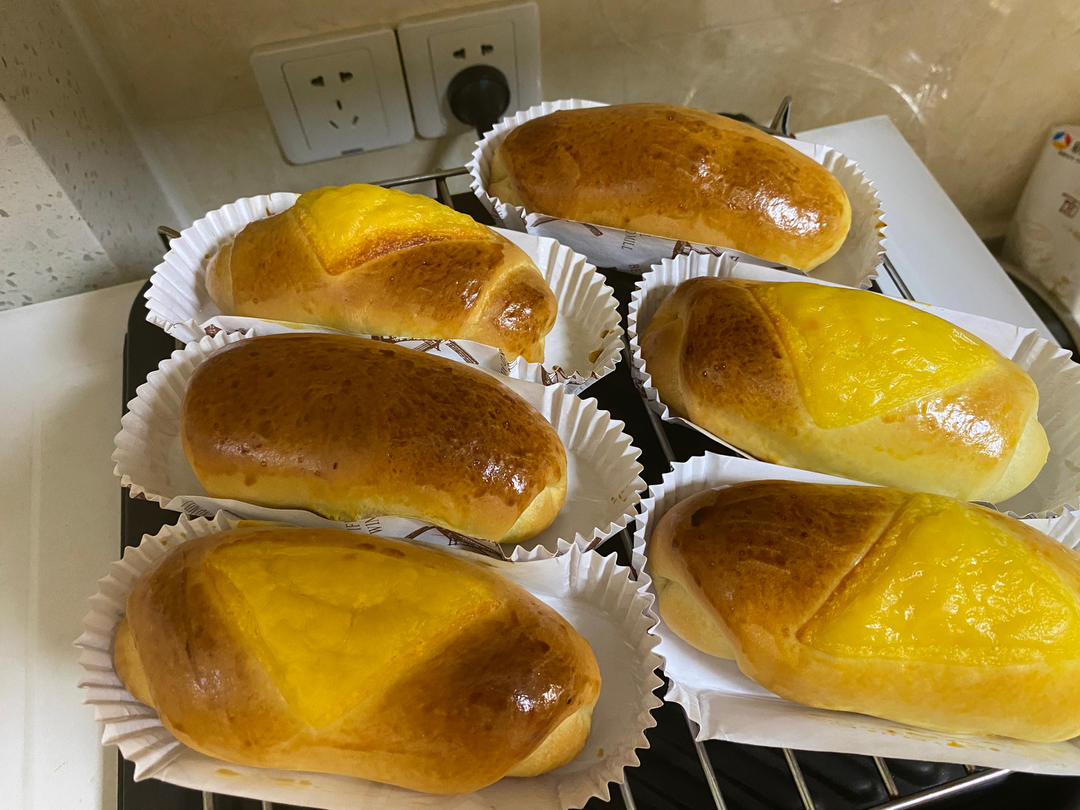 如棉花般松软的海苔肉松面包