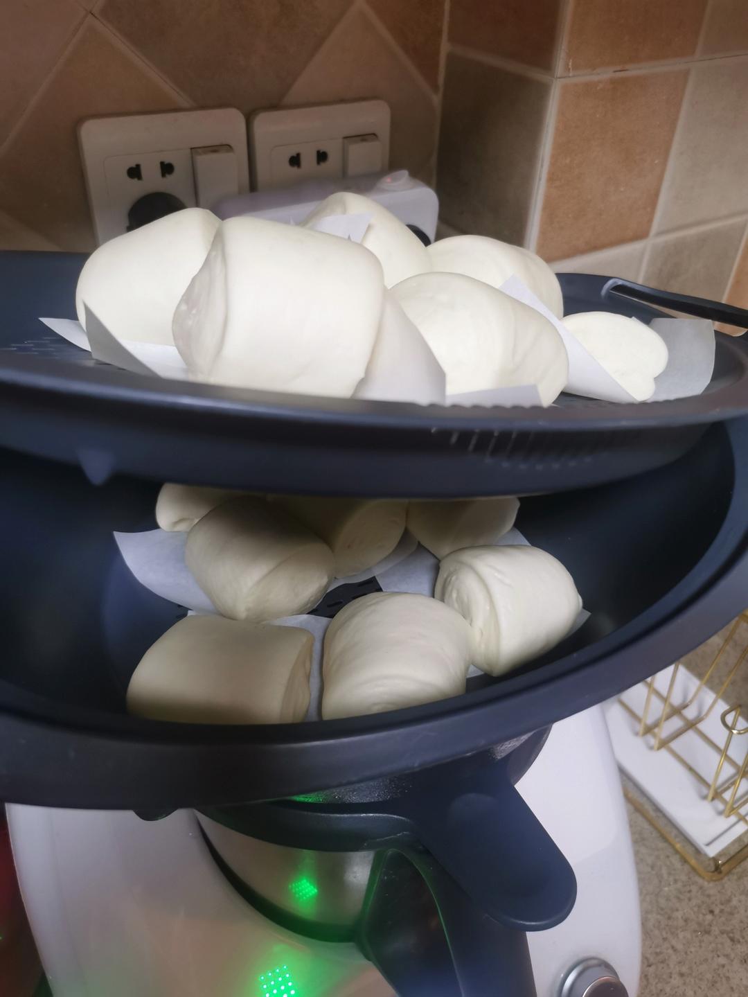 小美做牛奶馒头