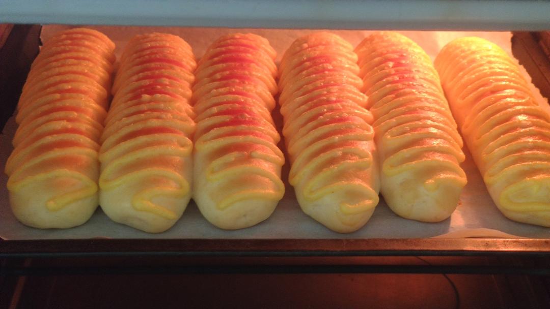 嘉欣麻麻rebecca做的毛毛虫面包经典还原小时候最爱的奶油面包