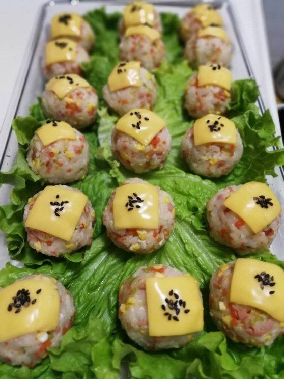 小盆友超爱的肉松饭团子